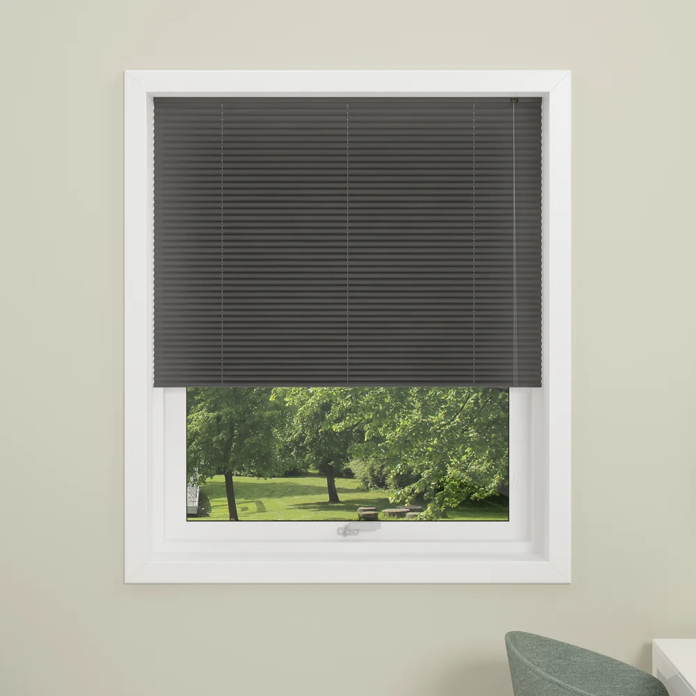 DEBEL PLISSÉGARDIN LONDON LYSDEMPENDE GRÅ 80X130 v:3943708