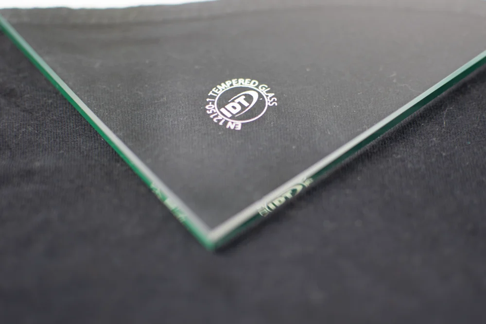 GLASS 6MM 890X370MM GJERDE CC400 v:7371210 GLASS 6MM 890X370MM GJERDE CC400 v:7371210