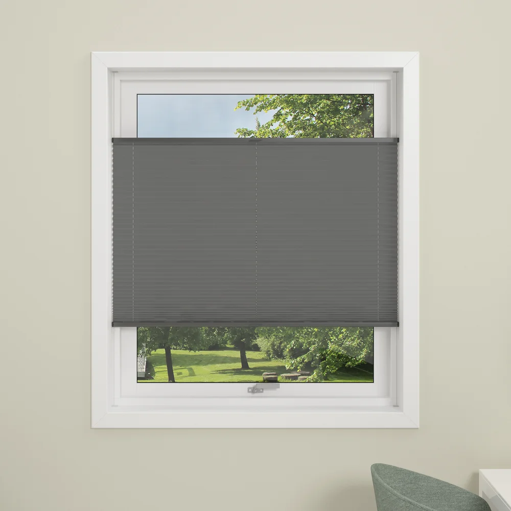 DEBEL PLISSÉGARDIN FLEX LYSDEMPENDE GRÅ 100X130 v:6725077 DEBEL PLISSÉGARDIN FLEX LYSDEMPENDE GRÅ 100X130 v:6725077