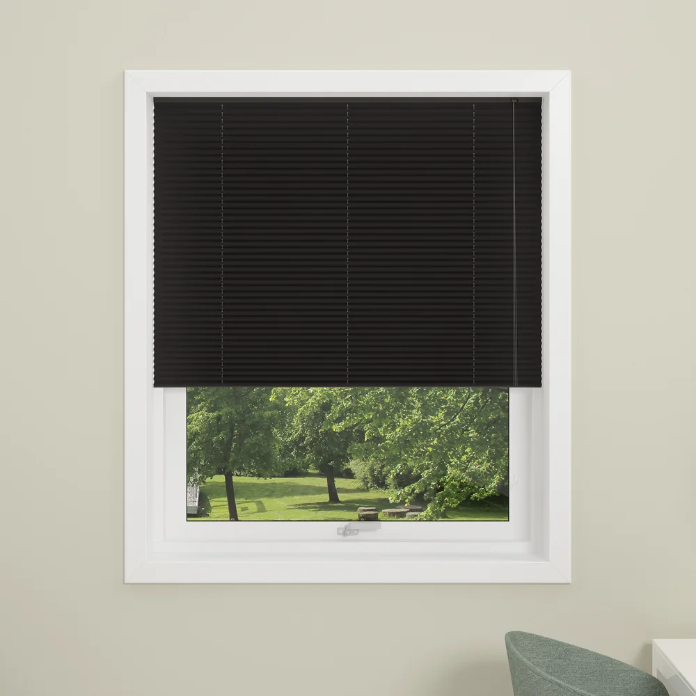 DEBEL PLISSÉGARDIN LONDON LYSDEMPENDE SORT 140X160 v:1274928 DEBEL PLISSÉGARDIN LONDON LYSDEMPENDE SORT 140X160 v:1274928